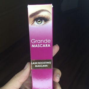 Grande Mascara: Lash Boosting Mascara